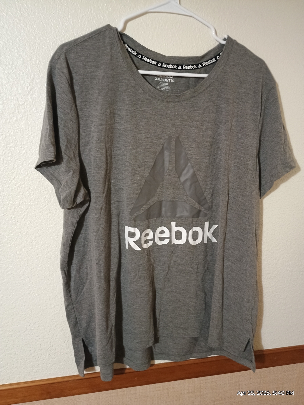 Reebok Men’s Gray Logo Crew Neck T-Shirt